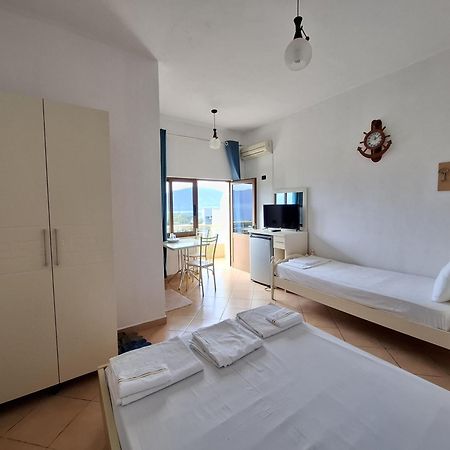 Hotel Sirena Radhimë 外观 照片