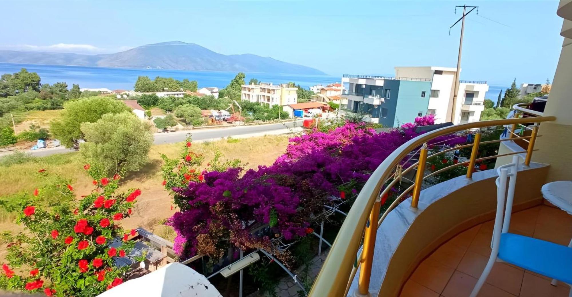 Hotel Sirena Radhimë 外观 照片