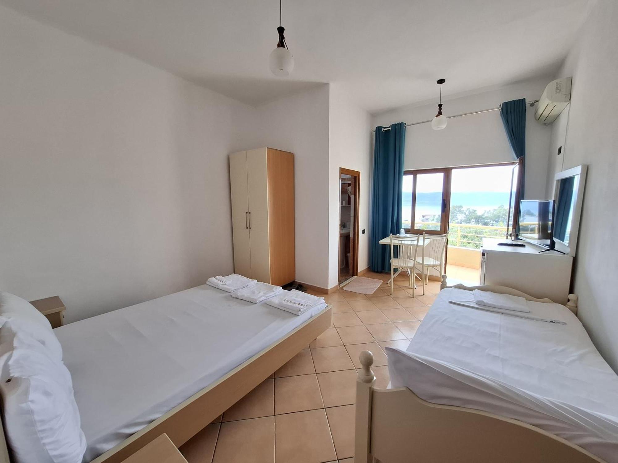 Hotel Sirena Radhimë 外观 照片