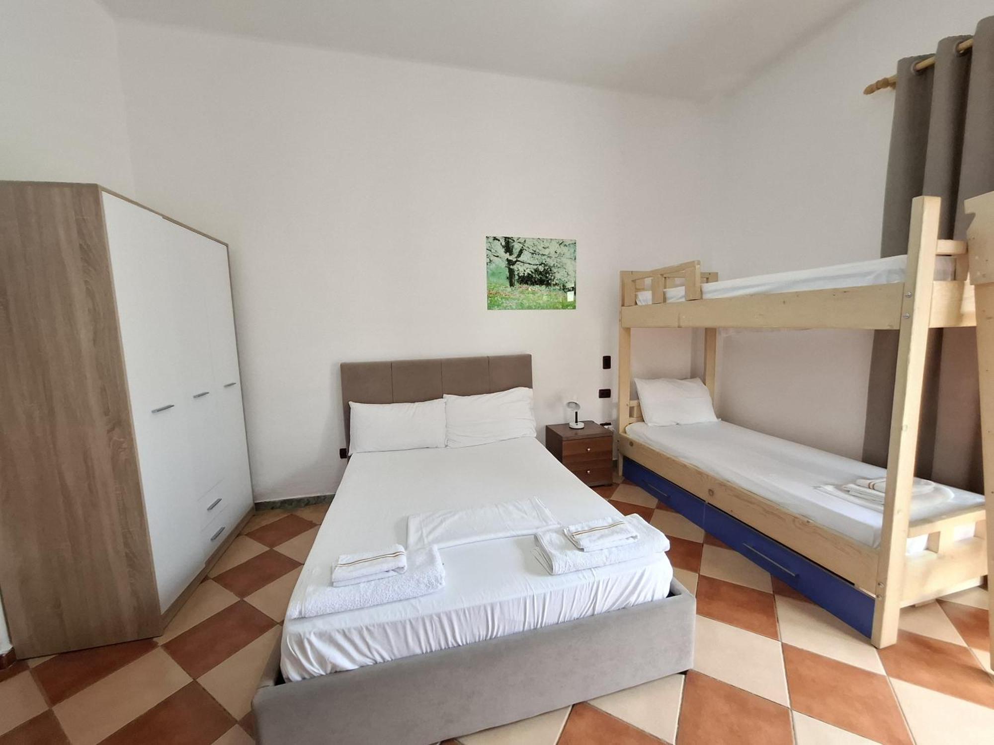Hotel Sirena Radhimë 外观 照片