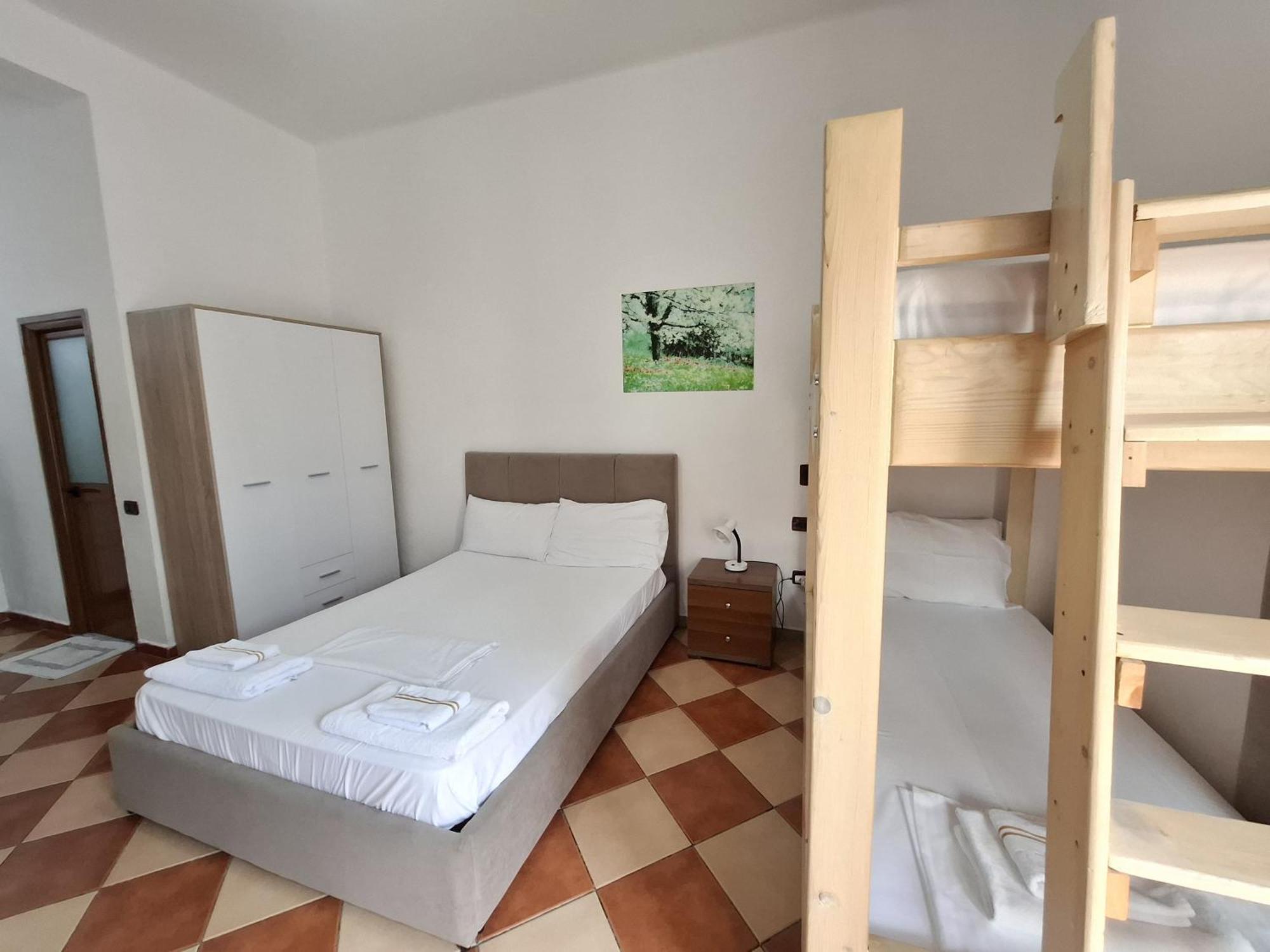 Hotel Sirena Radhimë 外观 照片